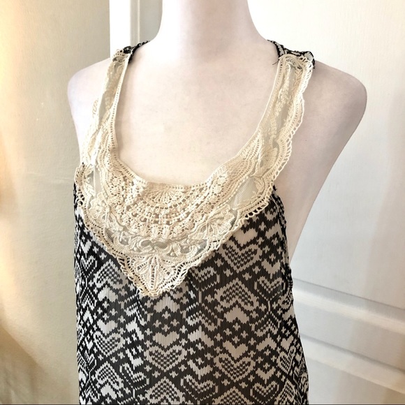 3/$20 De Colores sheer heart print tank top - Picture 2 of 6